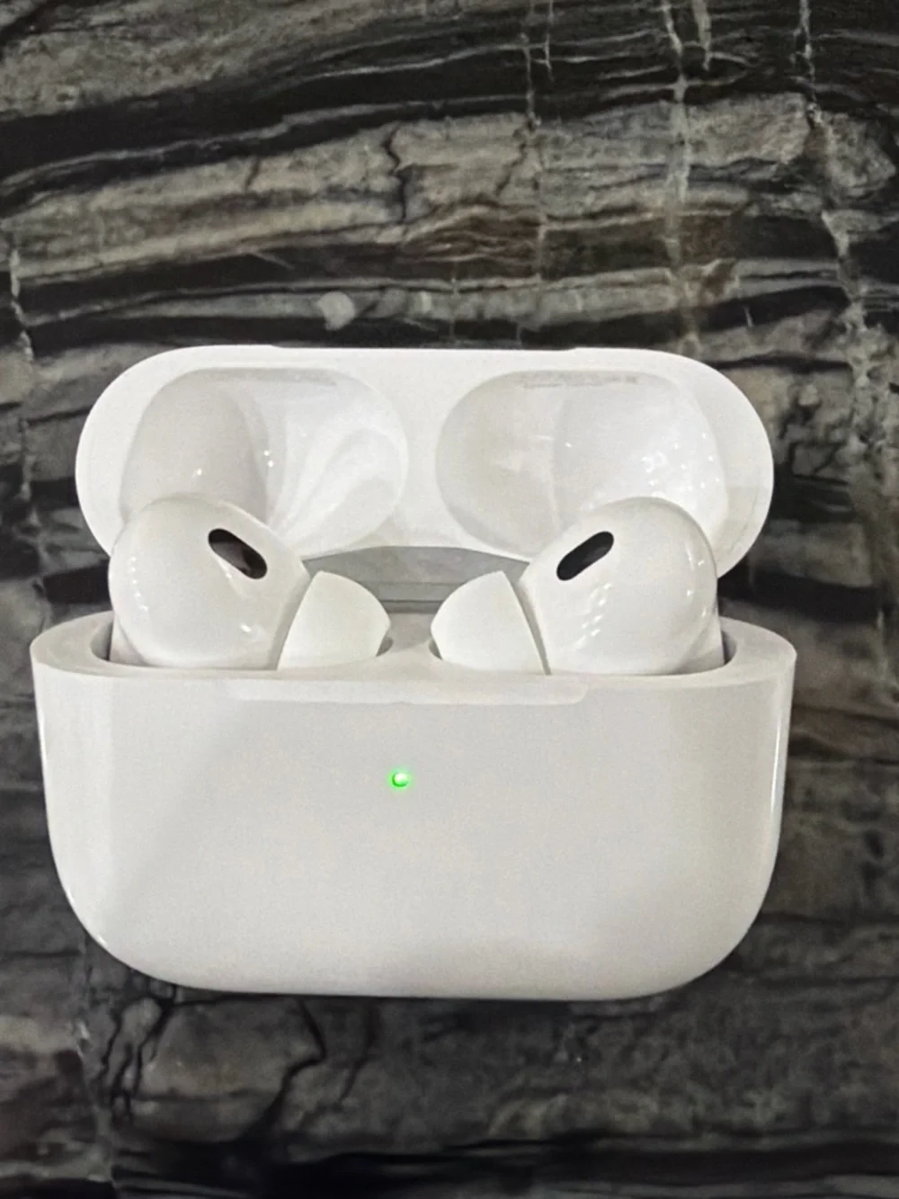 Apple AirPods Pro Wireless Earbuds in White with Charging Case
